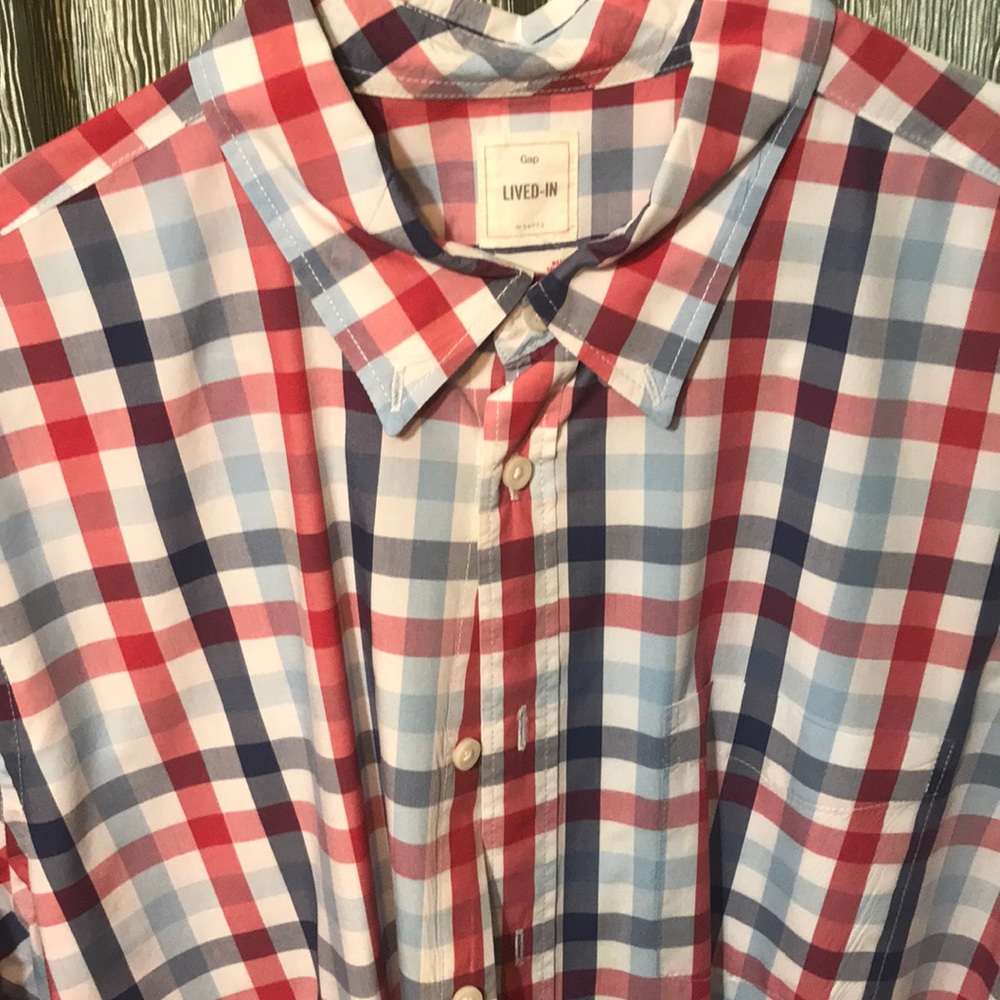 Men’s Gap livid in dress shirt